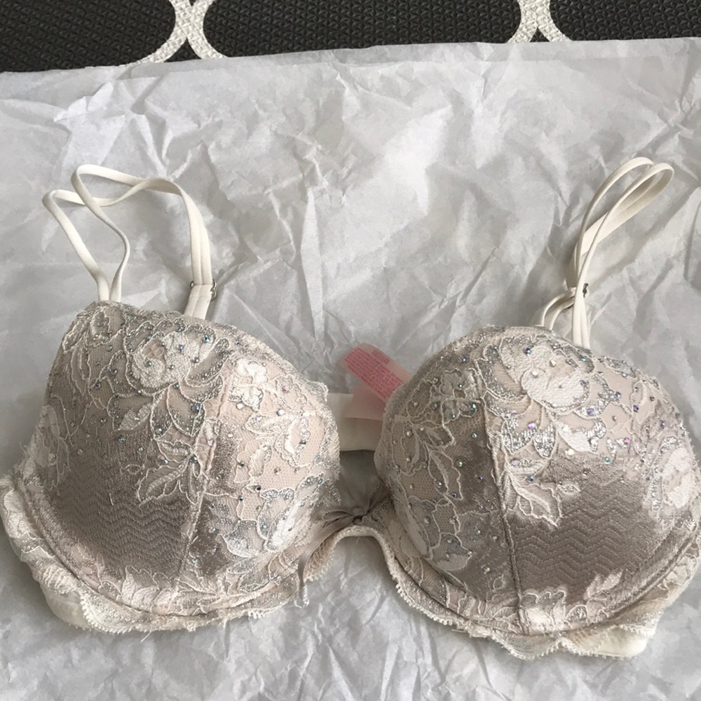 NWOT Victoria’s Secret bra. Size 32B